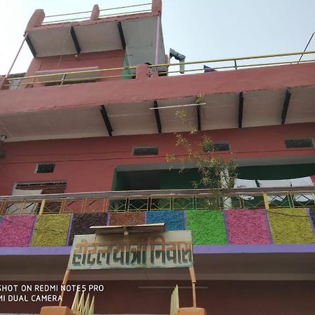 Hotel Yatri Niwas Varanasi Exteriör bild