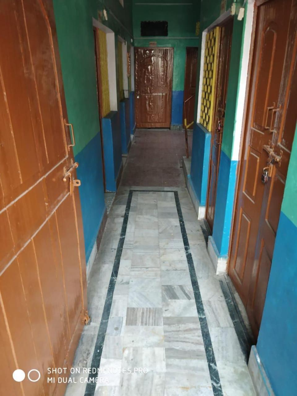 Hotel Yatri Niwas Varanasi Exteriör bild