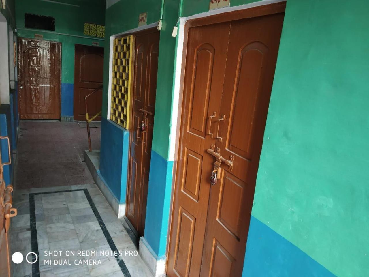 Hotel Yatri Niwas Varanasi Exteriör bild