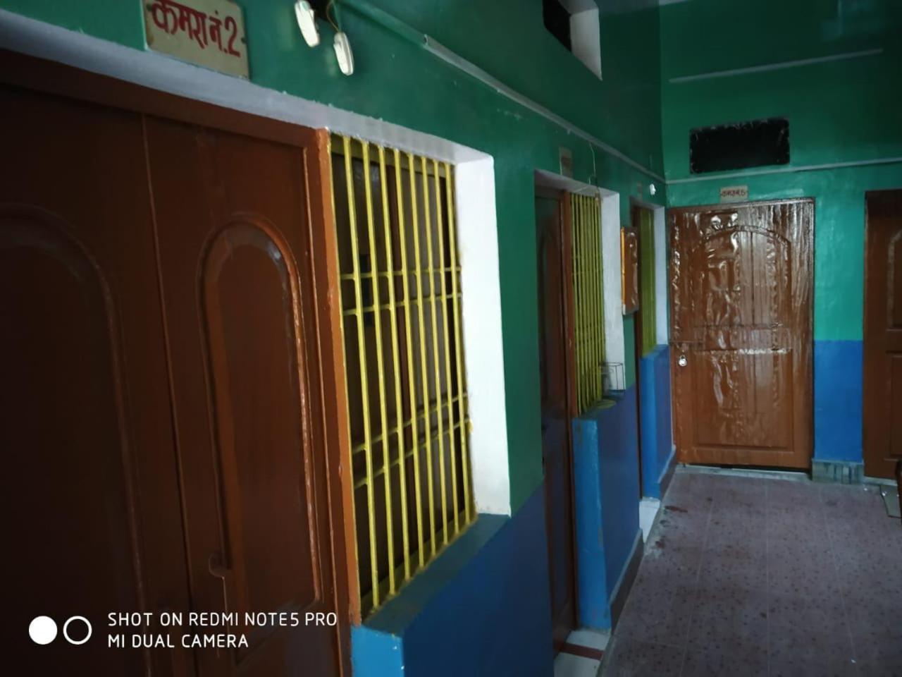 Hotel Yatri Niwas Varanasi Exteriör bild