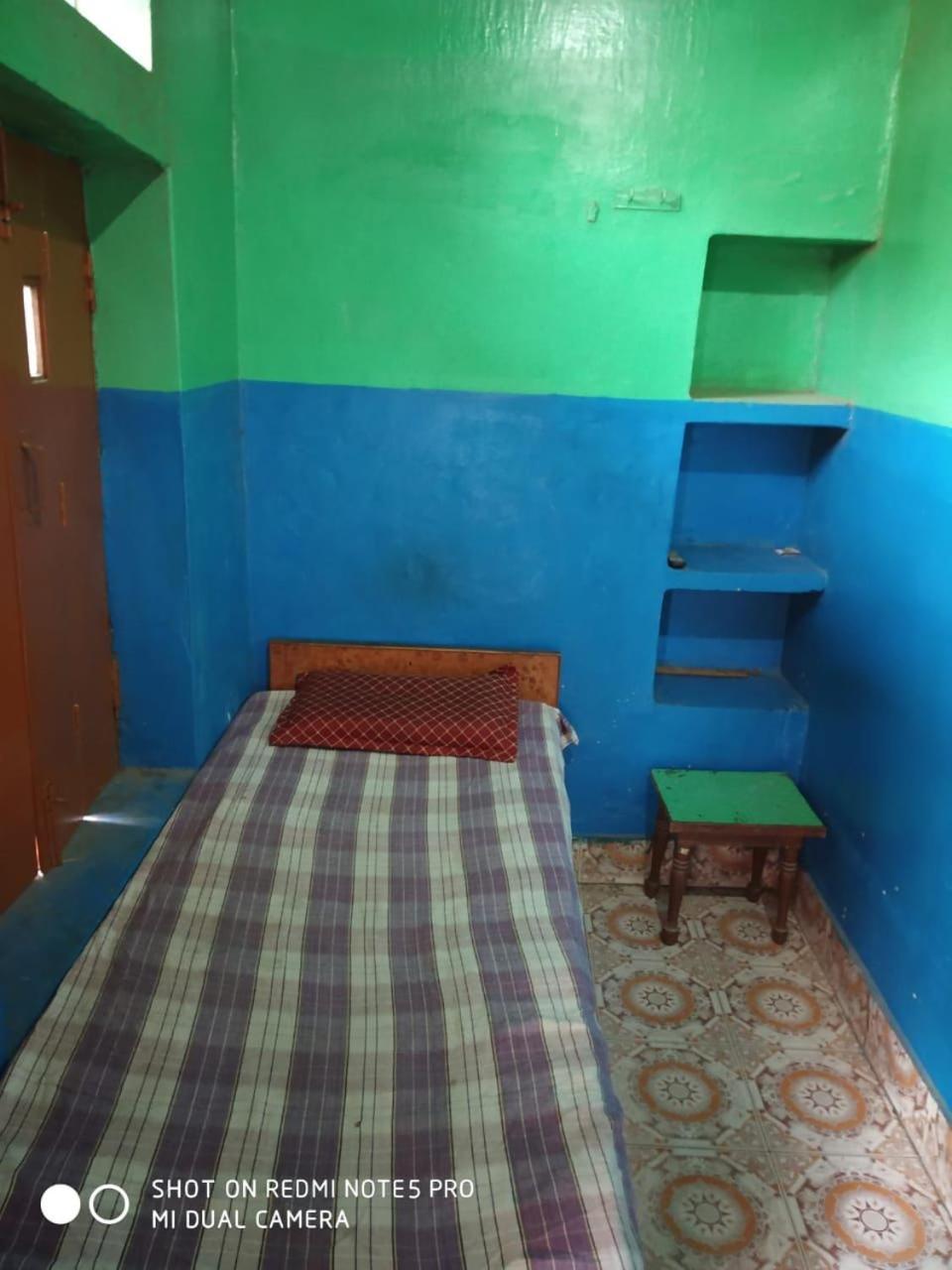 Hotel Yatri Niwas Varanasi Exteriör bild