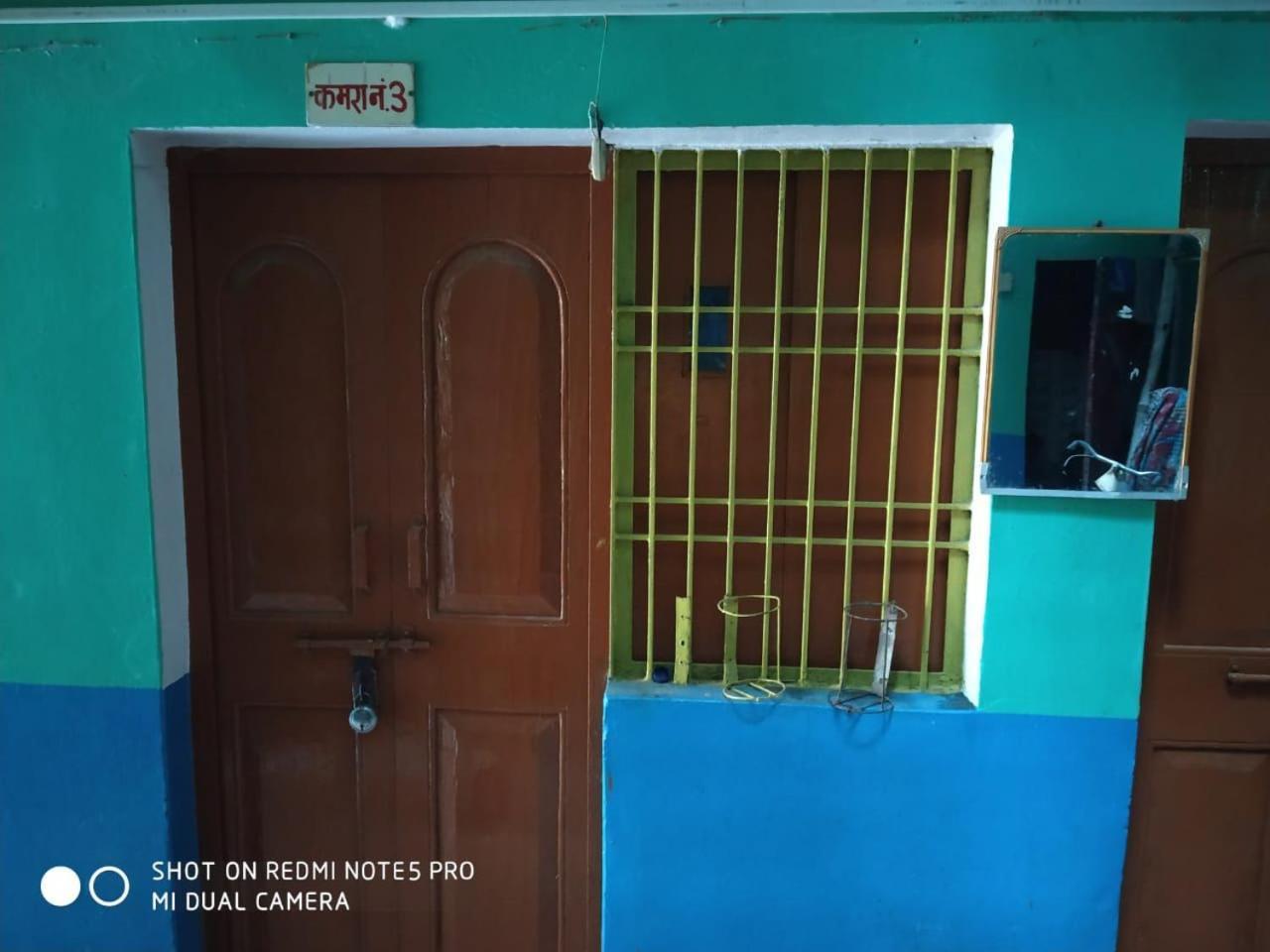 Hotel Yatri Niwas Varanasi Exteriör bild