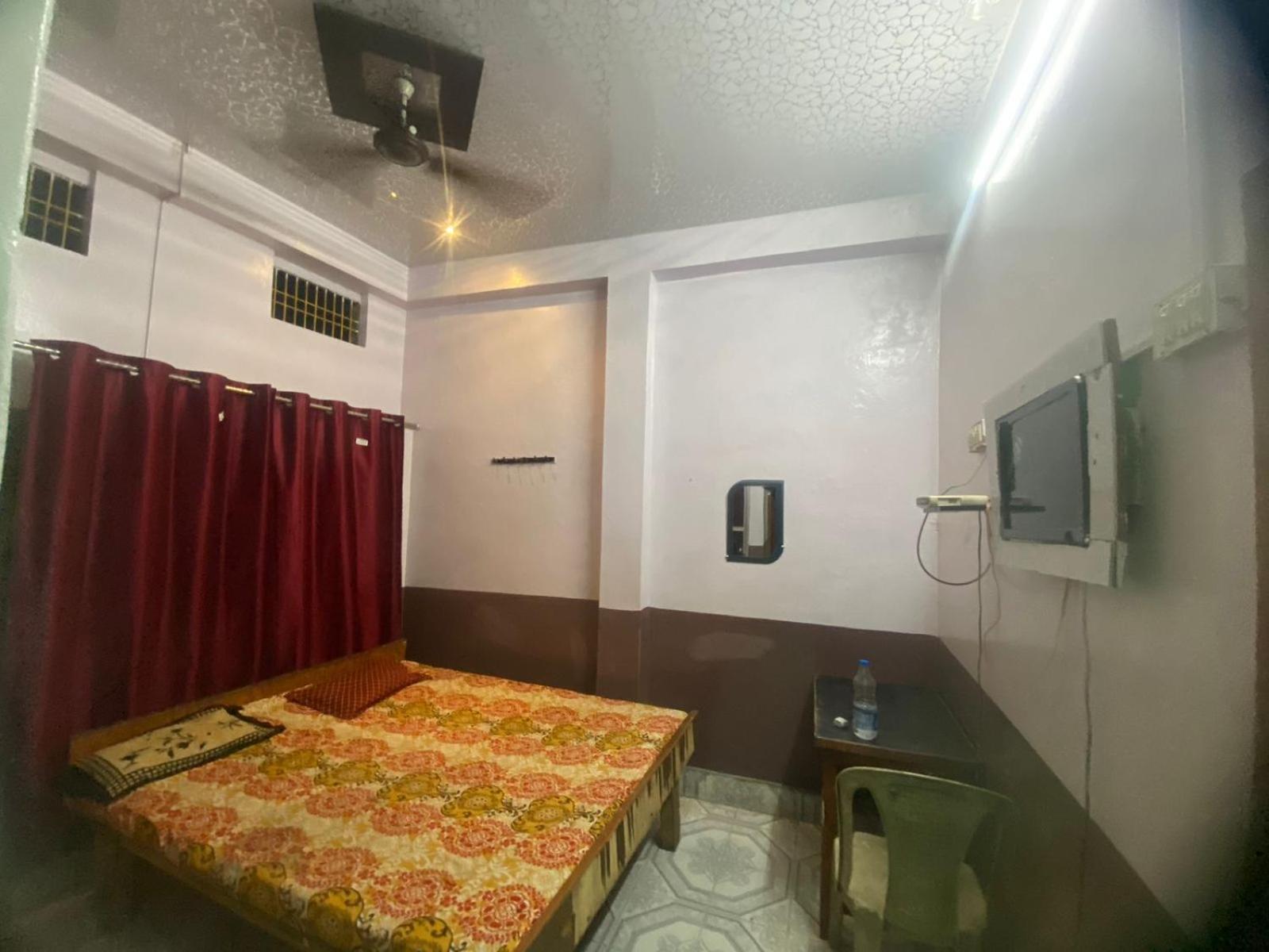 Hotel Yatri Niwas Varanasi Exteriör bild